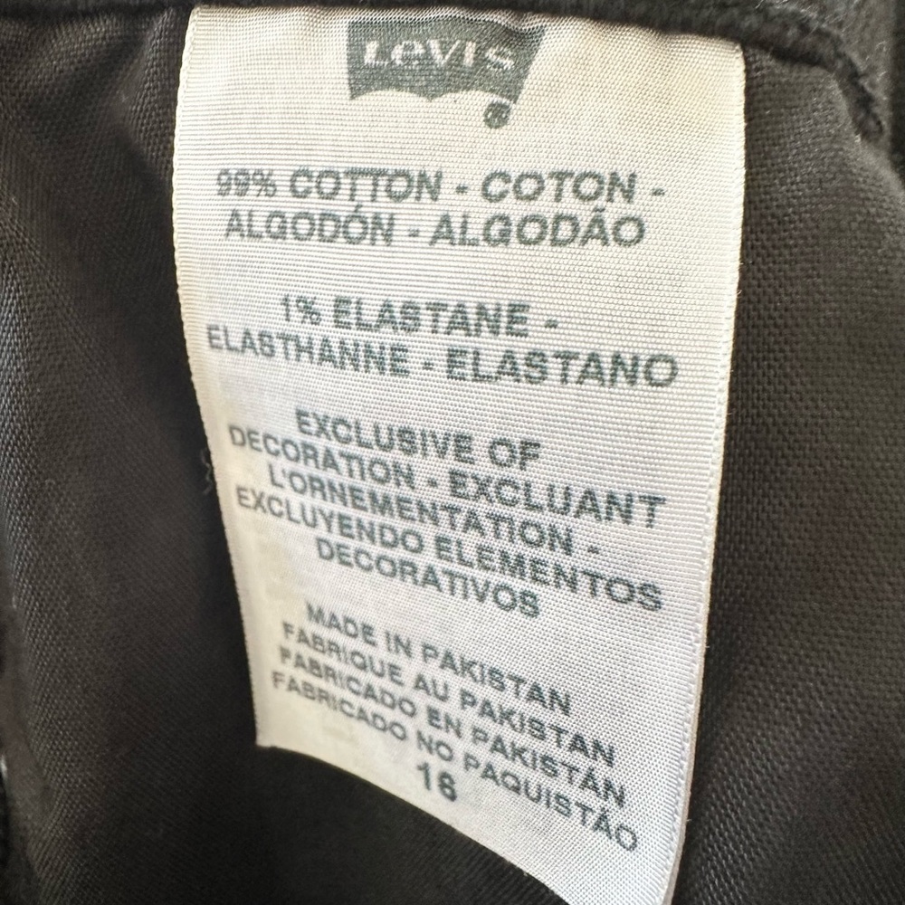 Levi's 515 Women’s Black Bermuda Shorts With Rhinestone Details On Pockets - Picture 7 of 7